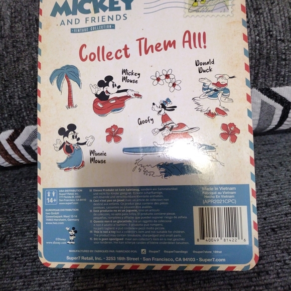 Super 7 action figure. Minnie Mouse Hawaiian vacation. New in package. - Picture 3 of 5